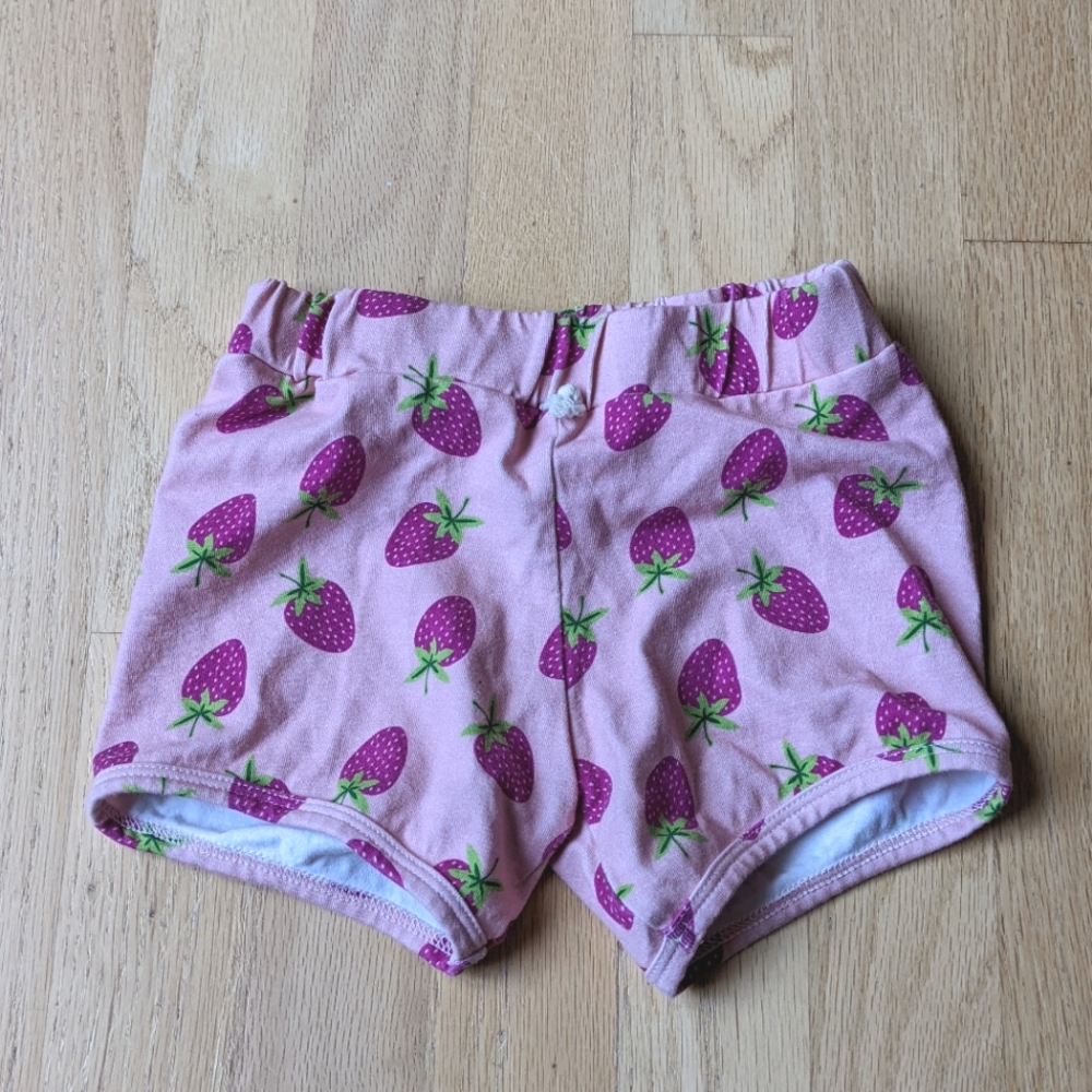 Bumbelou small shop strawberry print shorts size 4t